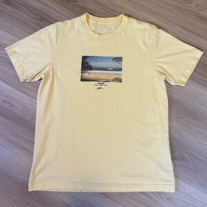 Men’s GAP Yellow Hawaii Surf Print Tee
Size:Small